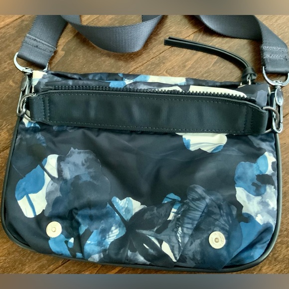 Lululemon Traveling Yogini Rucksack Backpack Gym Yoga Weekend Overnight Bag Blue - Picture 15 of 16